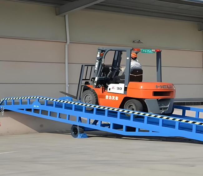 抚远移动式卸货平台（叉车用）